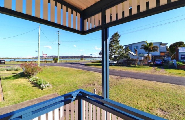 Waterside Retreat @ Blacksmiths Beach