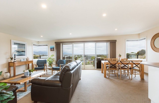 WATERVIEW VILLA, walk to REDBILL beach, VIEWS , NETFLIX