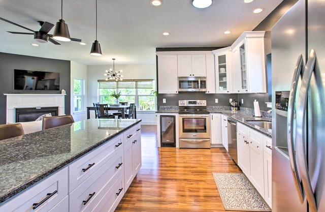 Waveland Abode w/Patio, Walk to Beach!