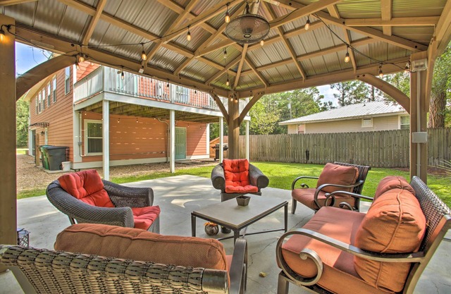 Waveland Family House, 4-Minute Drive to the Beach