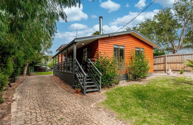 Wavelength Free Wifi and Pet Friendly outside only