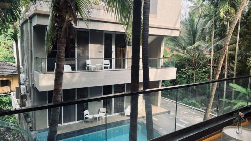 Waves By Jumbo Holidayz