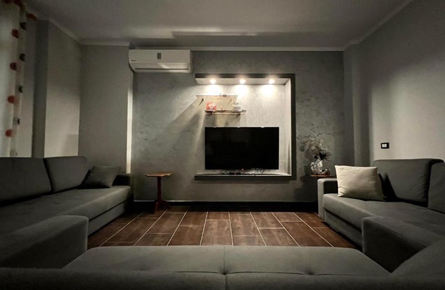 Waveside Apartment Getaway
