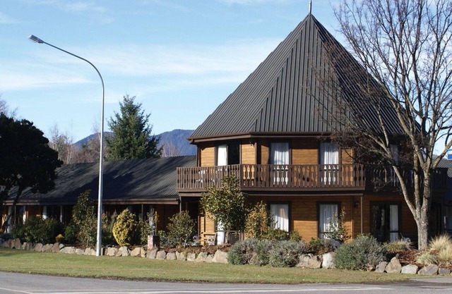 We are just about 3 minutes from city centre of Arthurs Pass