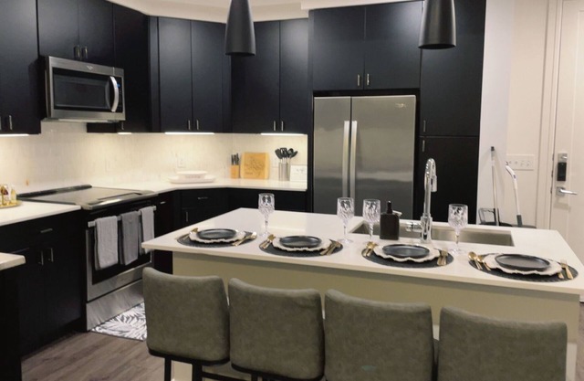 WEEKNIGHTS $79! BOOK NOW🔥n2 BED/2.5 BATH APT IN THE HEART OF HOUSTON!