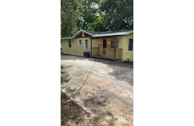 Welcome to Gumby's Cottage in Nobleton, FL 34661! Just 11 miles from Brooksville