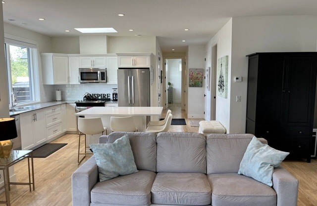 Welcome to Ohana Okanagan! 🏖️n A 2 b/r private cottage in the Mission