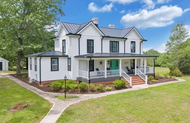 Welcome to the Levi Hall Farmhouse – Cow Suite