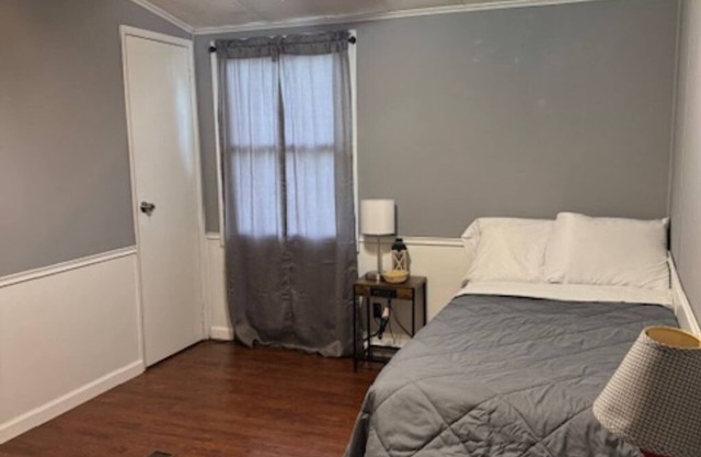 Welcome to The Mayor's Retreat! 4-bedroom house in Evarts KY. Book now