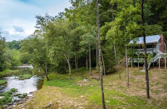 Welcome to the Perfect Remote Secluded Creekside Cabin w/walk in creek access