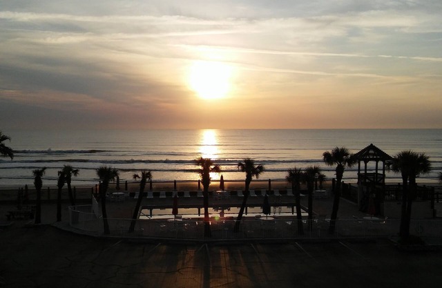 Welcome to The Sea Dip Beach Resort located in Daytona Beach! Beach Access Open!