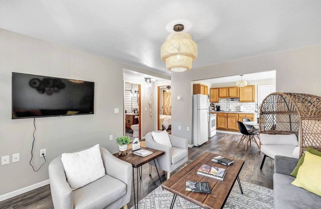 Welcome to The Steele Magnolia! Completely renovated 2 bed/1ba plus bonus pull out futon couch