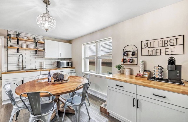 Welcome to The Steele Magnolia! Completely renovated 2 bed/1ba plus bonus pull out futon couch