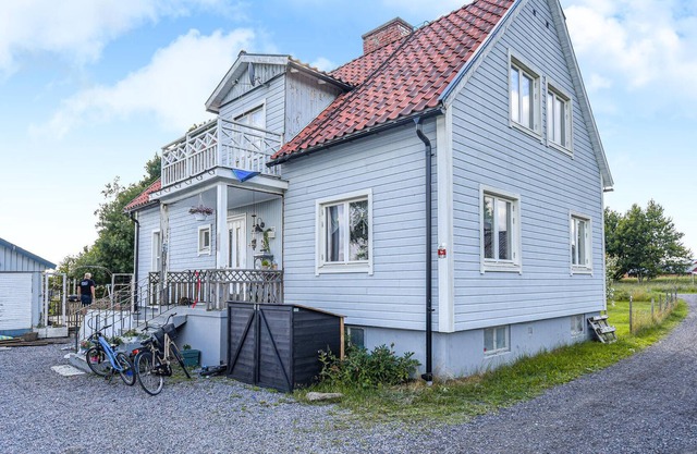 Welcome to this beautiful family house with garden and spacious terrace.