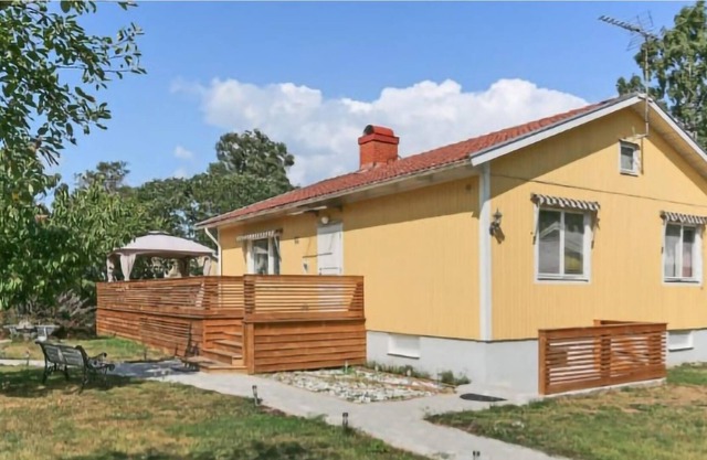 Welcome to this comfortable apartment with proximity to the sea.