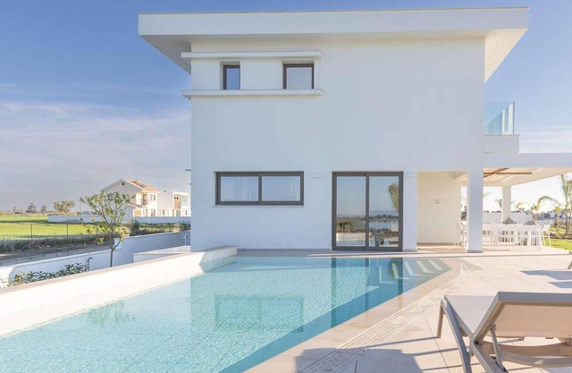 Welcome to this exclusive villa located just minutes from the beach.