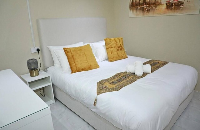 Welcoming Bed & Breakfast in Private Desert Camp Deluxe Room