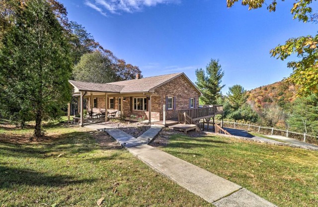 Welcoming Boone Getaway Near Hiking and Skiing!