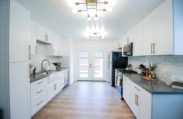 Welcoming & Modern 3BD/2BA Home - Close to SpaceX, LAX, Beaches, & more!