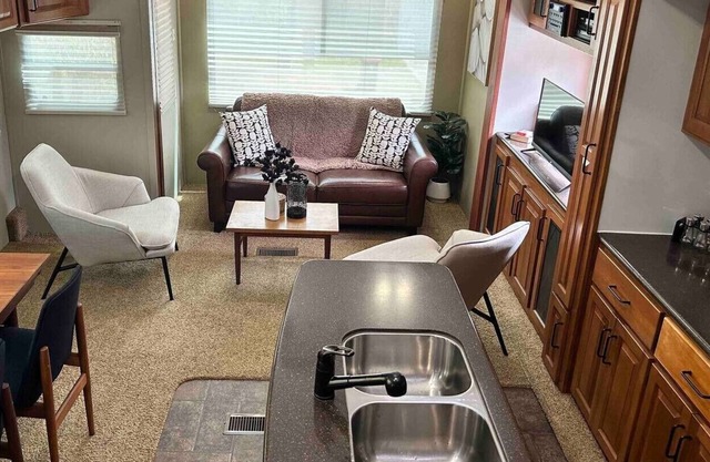 WELL APPOINTED AMERICAN STYLE PARK HOME