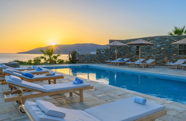 Well-equipped and well-furnished beach house with swimming pool (6 max)