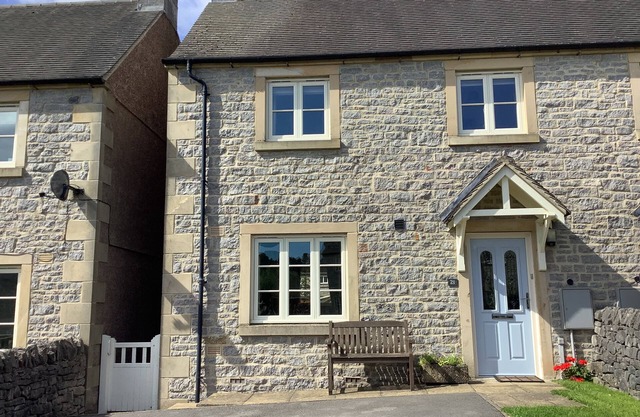Well Equipped, Comfortable, Modern Semi Detached Cottage With Countryside Views