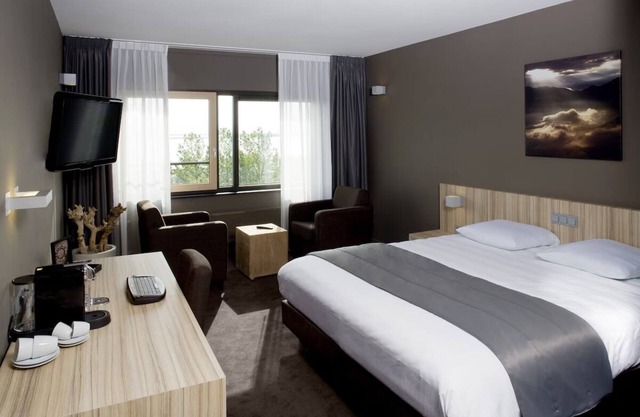 Wellness Escape Near Attractions with Parking and Pool