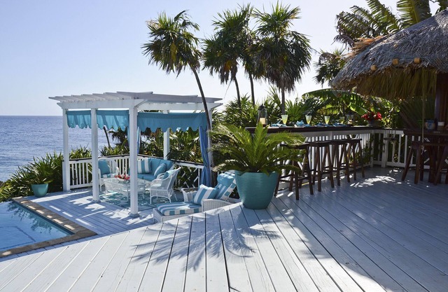West Bay, Oceanfront Villa with Infinity Pool