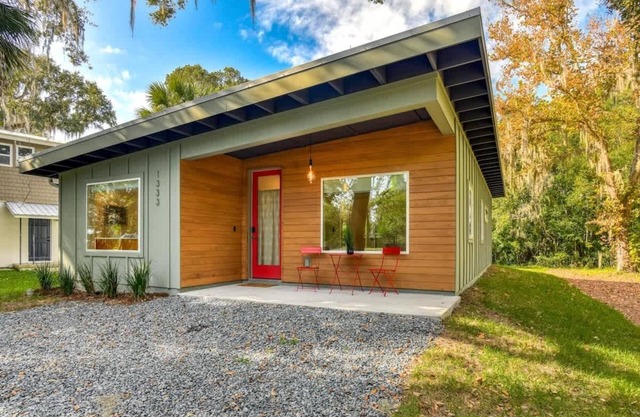 West King beautiful home. 3 Bedrooms, 2 baths, out