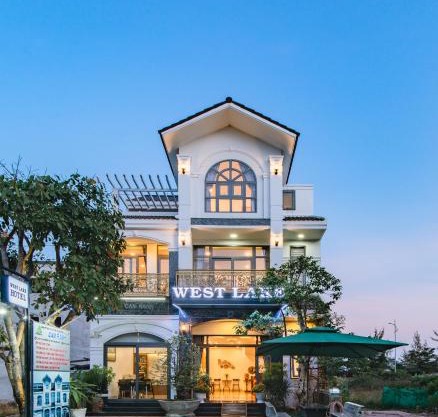 West Lake Hotel - Near Bai Dai Beach