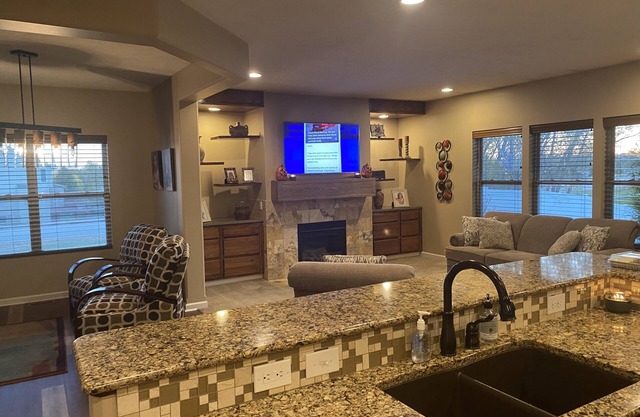 West Omaha home with pool/hot tub/arcade/table games. Two minutes from Dodge St.