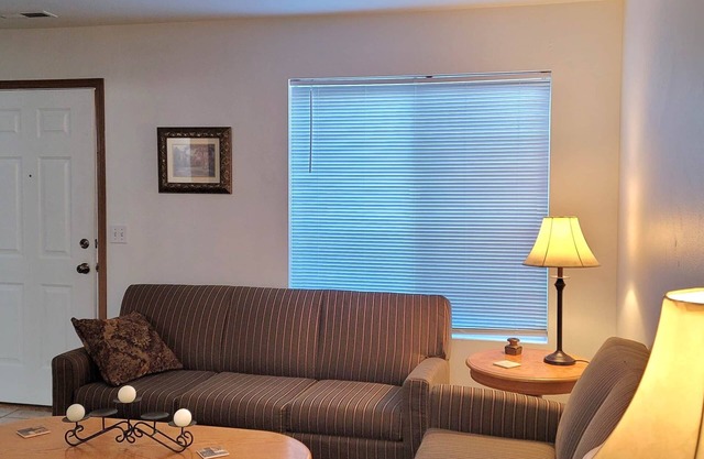 West Yakima - Clean - Safe - Overnight With Us #1