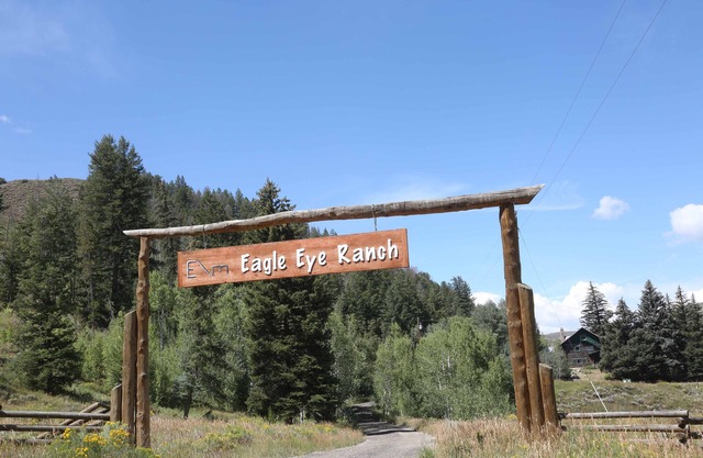 Western Ranch House in Colorado Rocky Mountains - Accommodates 14 Guests