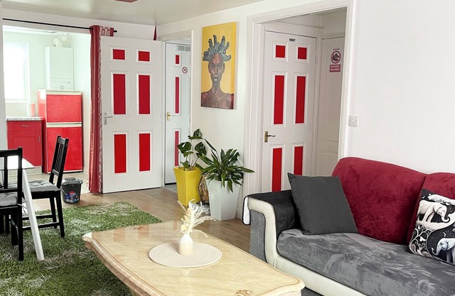 Westfield Gardens Apartment - 3 Bedrooms