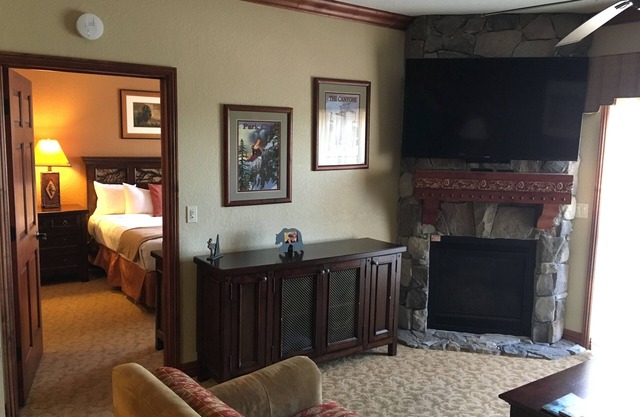 Westgate 1BR Ski in/out at Core of Canyons Village. Great View, Pools & Hot Tubs