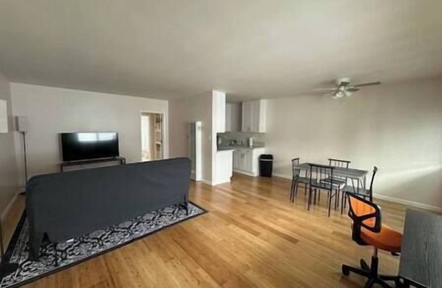 Westside 1 bd apartment #9