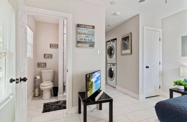 WeWelcome you to our 1 Bed 1 Bath Studio Unit B