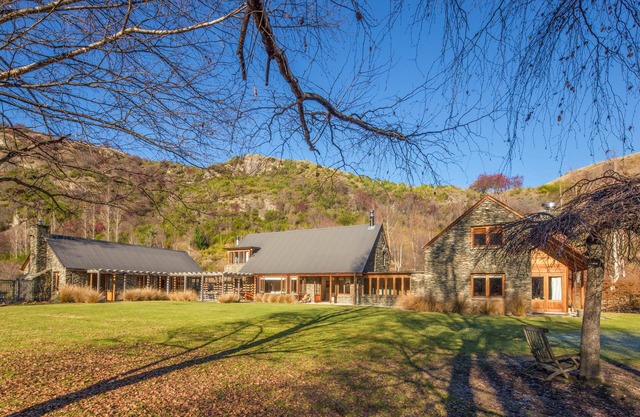 Wharenui by MajorDomo - Gorgeous sprawling character home with tennis court and spa pool