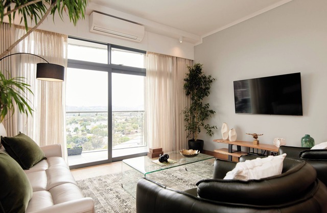 When Away - Luxury 2 Bedroom In Menlyn Maine 110m
