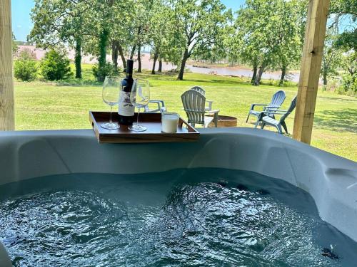 Whispering Oak- Lakefront Cabin Retreat