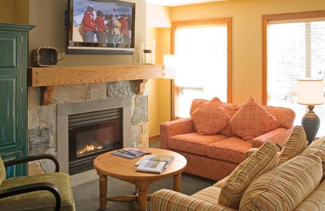 Whistler Upper Village 1 bdrm Christmas Week Dec 22 to 28 only