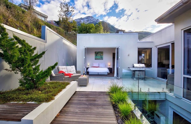 White Diamond Holiday Home