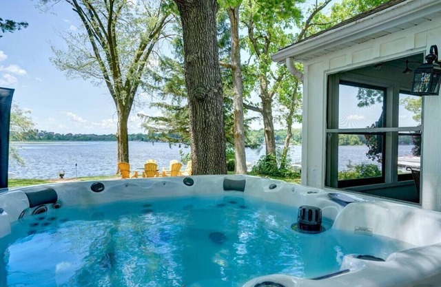 White Pine Villa-Hot tub, Kayaks, Ice Fishing