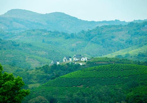 White Stone Vagamon Hilltop Cottage by VOYE HOMES