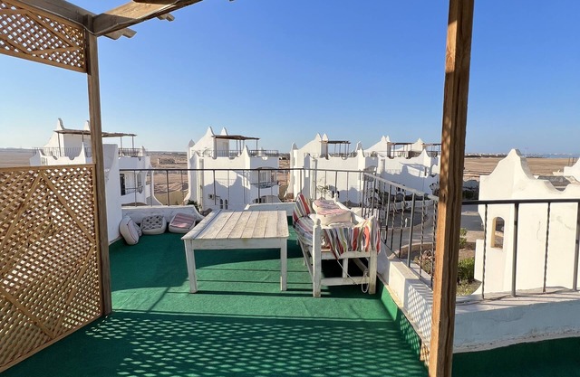 WHITE VILLA NO.5