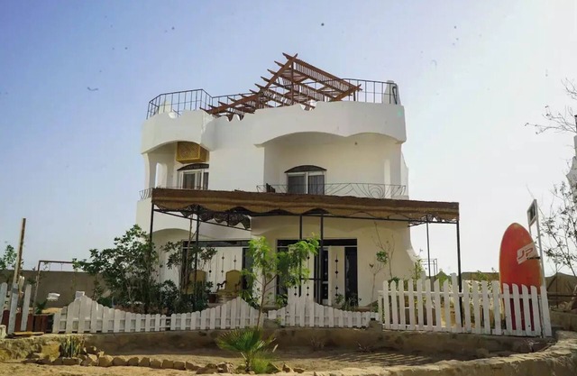 WHITE VILLA No. 6n