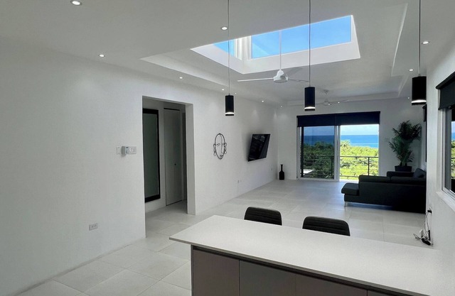Whitehouse 2-Bed Apartment Sea View Balcony