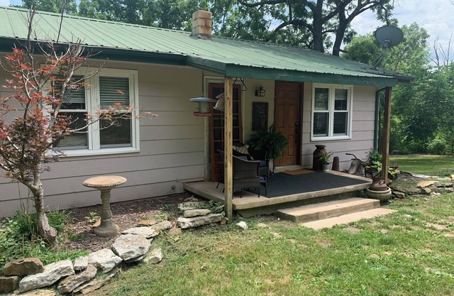 Whitley Woods Cottage, secluded on 80 acres, Chadwick MO