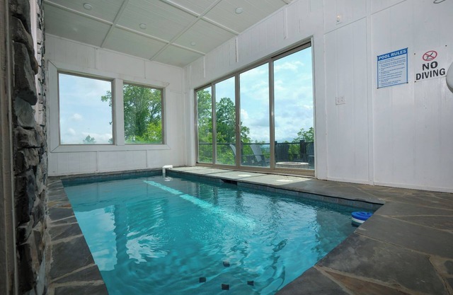 Whitney's Way - Private Pool, Firepit, Modern Interior, Hot Tub, Mountain View