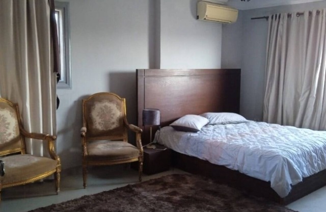 WHOLE 140sqm Apartment in citycenter,nwalk everywhere. On smouha & sporting view